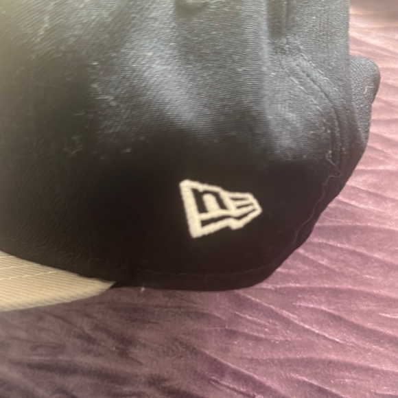 New Era Black and Gray Snapback Hat - Picture 2 of 7